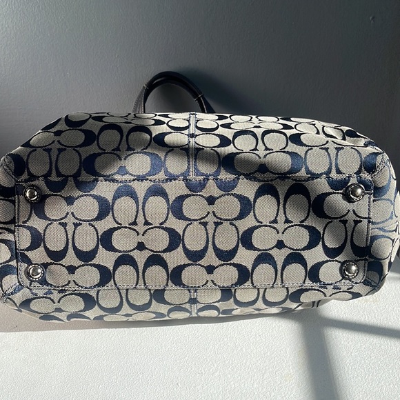 Coach purse - Picture 4 of 7